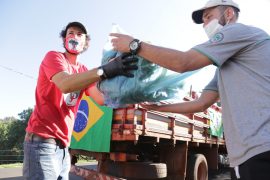 MST organiza doação de 44 toneladas de alimentos no interior do Paraná